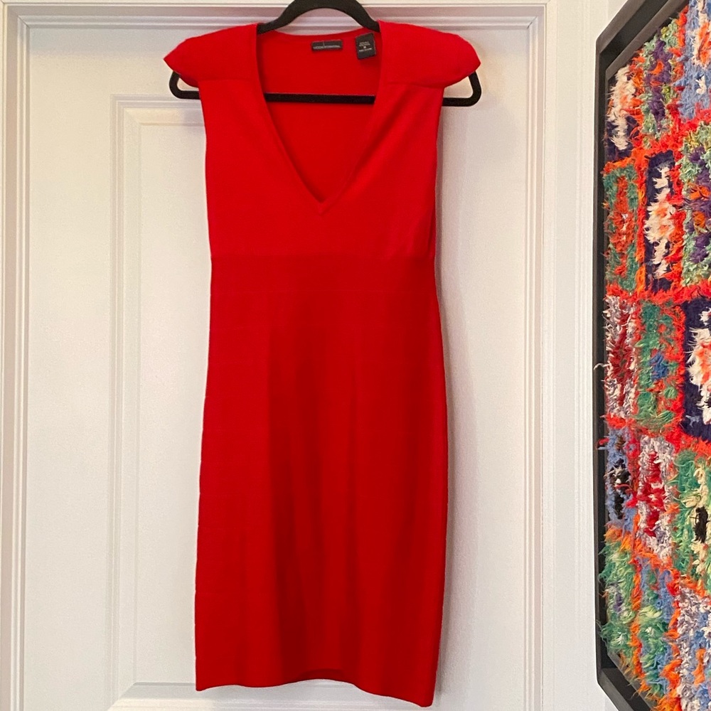 Chic Red Dress. 60%silk.V cleavage. Fit to knee. M